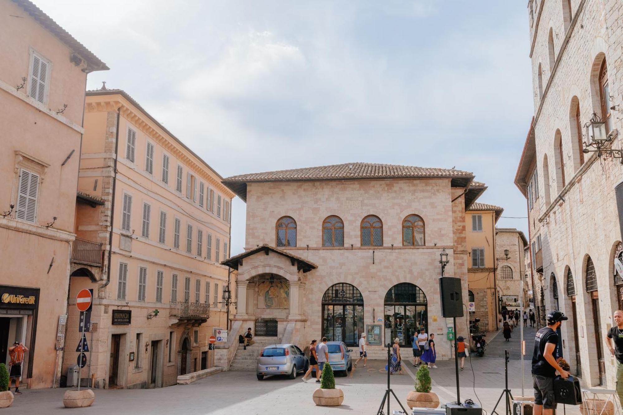 Suite Comunicanti, Tra Antico E Moderno Assisi Eksteriør bilde